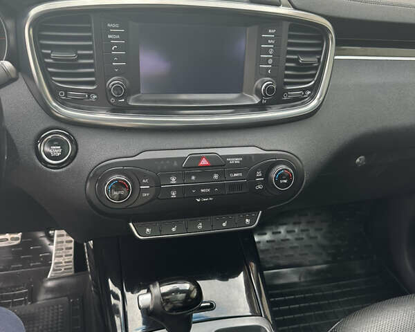 Черный Киа Соренто, объемом двигателя 2.2 л и пробегом 110 тыс. км за 30300 $, фото 17 на Automoto.ua