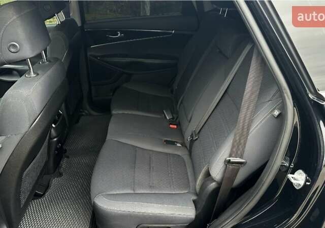 Черный Киа Соренто, объемом двигателя 2.36 л и пробегом 166 тыс. км за 13800 $, фото 16 на Automoto.ua