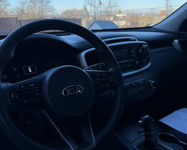 Черный Киа Соренто, объемом двигателя 2.4 л и пробегом 235 тыс. км за 14400 $, фото 6 на Automoto.ua
