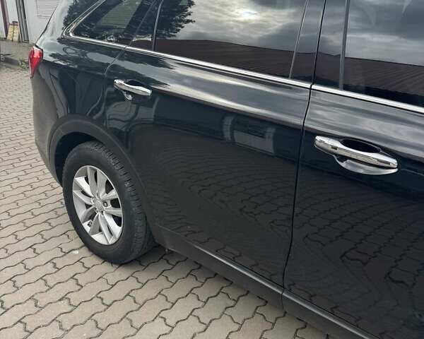 Черный Киа Соренто, объемом двигателя 2.36 л и пробегом 70 тыс. км за 16000 $, фото 3 на Automoto.ua