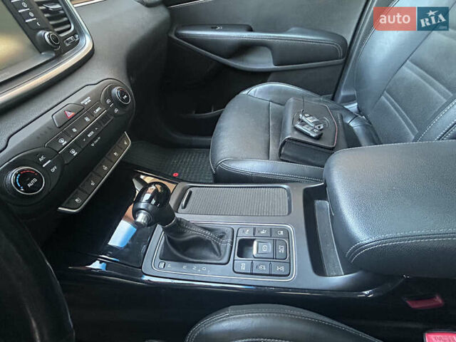 Черный Киа Соренто, объемом двигателя 2.2 л и пробегом 137 тыс. км за 22800 $, фото 4 на Automoto.ua