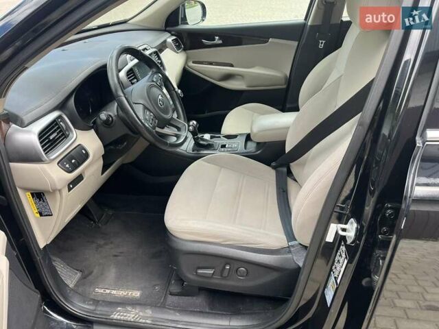 Черный Киа Соренто, объемом двигателя 2.4 л и пробегом 170 тыс. км за 16800 $, фото 11 на Automoto.ua