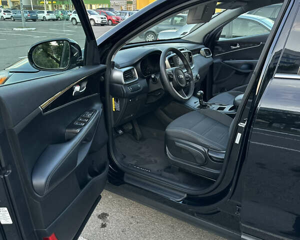 Черный Киа Соренто, объемом двигателя 3.3 л и пробегом 50 тыс. км за 17300 $, фото 9 на Automoto.ua