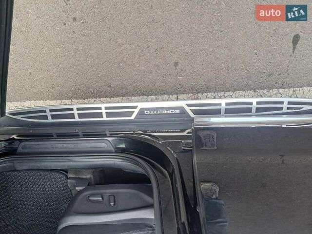 Черный Киа Соренто, объемом двигателя 2.2 л и пробегом 110 тыс. км за 25000 $, фото 5 на Automoto.ua