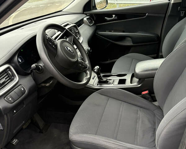 Черный Киа Соренто, объемом двигателя 2.4 л и пробегом 262 тыс. км за 11200 $, фото 15 на Automoto.ua