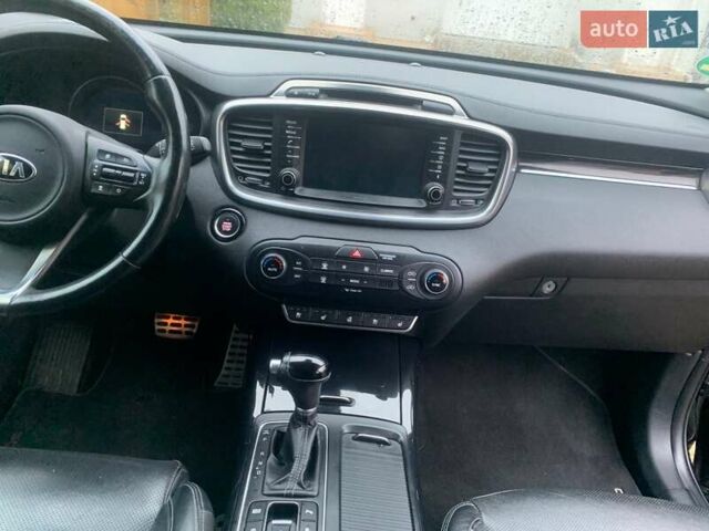 Черный Киа Соренто, объемом двигателя 2.2 л и пробегом 204 тыс. км за 20000 $, фото 3 на Automoto.ua