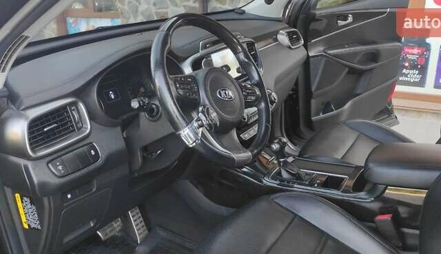 Черный Киа Соренто, объемом двигателя 2 л и пробегом 243 тыс. км за 20500 $, фото 4 на Automoto.ua