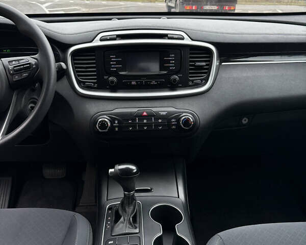 Черный Киа Соренто, объемом двигателя 2.4 л и пробегом 262 тыс. км за 11200 $, фото 17 на Automoto.ua