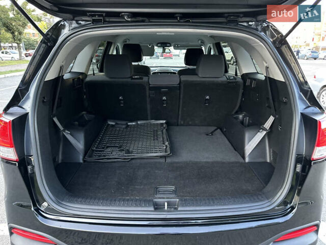 Черный Киа Соренто, объемом двигателя 3.3 л и пробегом 50 тыс. км за 17300 $, фото 3 на Automoto.ua