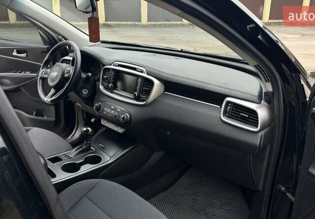 Черный Киа Соренто, объемом двигателя 2.36 л и пробегом 166 тыс. км за 13800 $, фото 12 на Automoto.ua