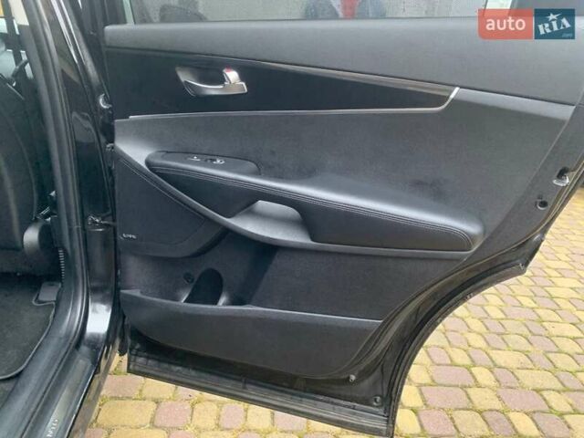 Черный Киа Соренто, объемом двигателя 2.2 л и пробегом 204 тыс. км за 20000 $, фото 6 на Automoto.ua