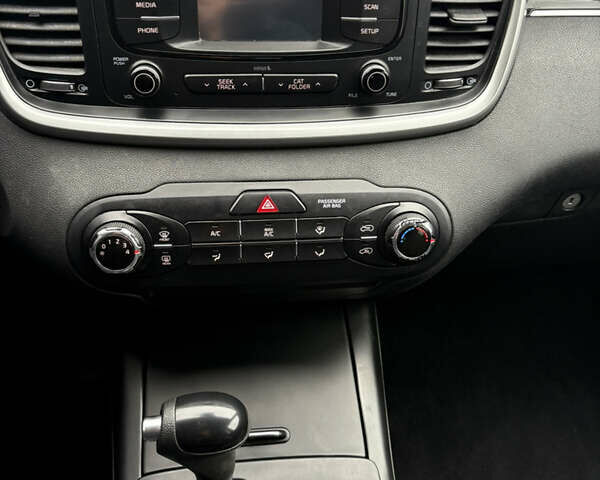 Черный Киа Соренто, объемом двигателя 2.4 л и пробегом 262 тыс. км за 11200 $, фото 18 на Automoto.ua