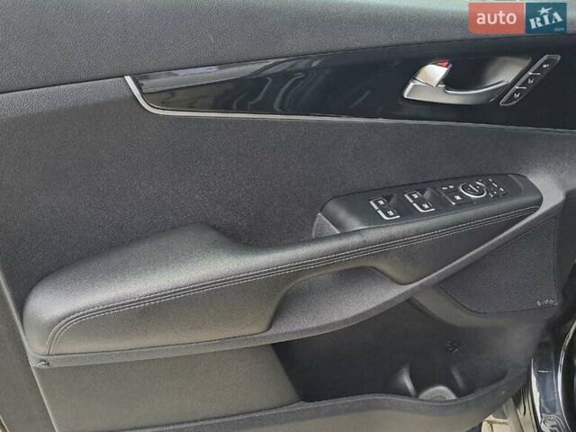 Чорний Кіа Соренто, об'ємом двигуна 2.2 л та пробігом 194 тис. км за 22500 $, фото 17 на Automoto.ua