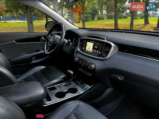 Чорний Кіа Соренто, об'ємом двигуна 3.3 л та пробігом 143 тис. км за 22490 $, фото 34 на Automoto.ua