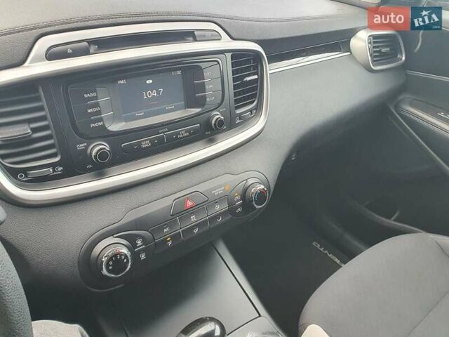Чорний Кіа Соренто, об'ємом двигуна 3.34 л та пробігом 111 тис. км за 17000 $, фото 7 на Automoto.ua