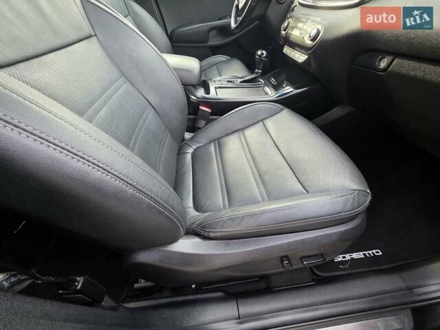 Чорний Кіа Соренто, об'ємом двигуна 2.2 л та пробігом 123 тис. км за 24950 $, фото 49 на Automoto.ua