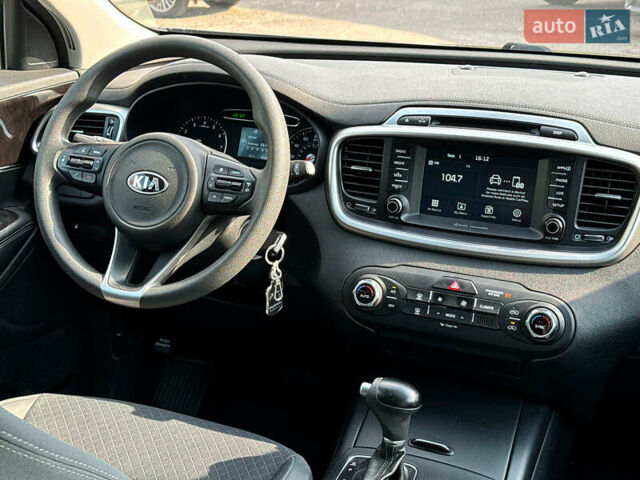 Черный Киа Соренто, объемом двигателя 2.4 л и пробегом 122 тыс. км за 20490 $, фото 25 на Automoto.ua