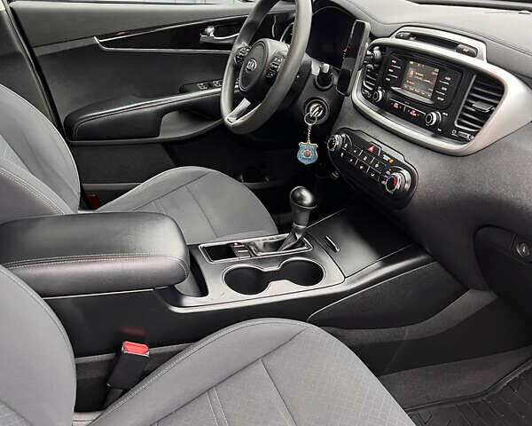 Черный Киа Соренто, объемом двигателя 2.4 л и пробегом 119 тыс. км за 16300 $, фото 12 на Automoto.ua