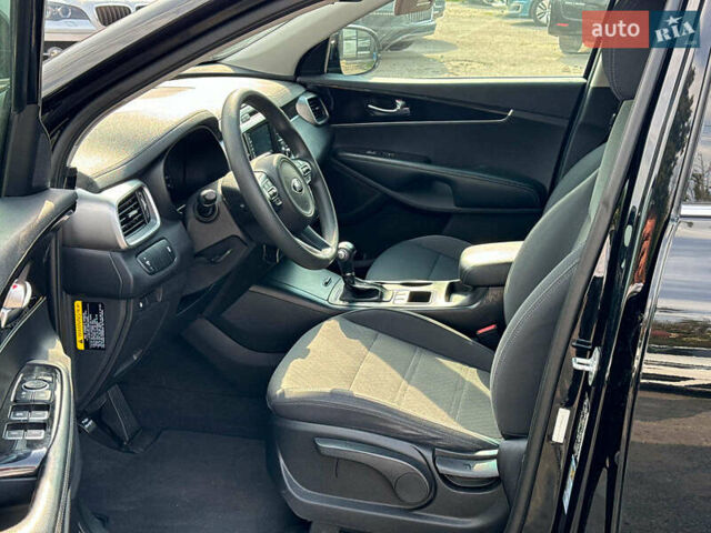 Черный Киа Соренто, объемом двигателя 2.4 л и пробегом 122 тыс. км за 20490 $, фото 16 на Automoto.ua