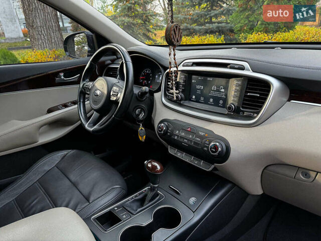 Черный Киа Соренто, объемом двигателя 2.4 л и пробегом 173 тыс. км за 16490 $, фото 32 на Automoto.ua