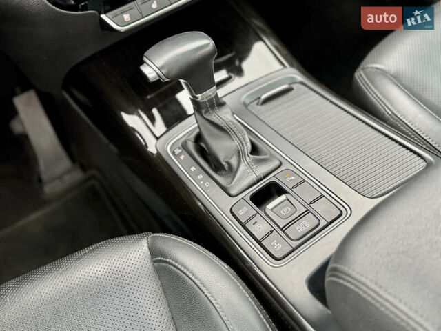 Черный Киа Соренто, объемом двигателя 2.2 л и пробегом 165 тыс. км за 25700 $, фото 27 на Automoto.ua