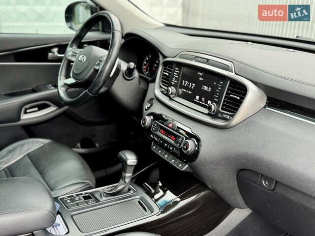 Черный Киа Соренто, объемом двигателя 2.2 л и пробегом 165 тыс. км за 25700 $, фото 38 на Automoto.ua