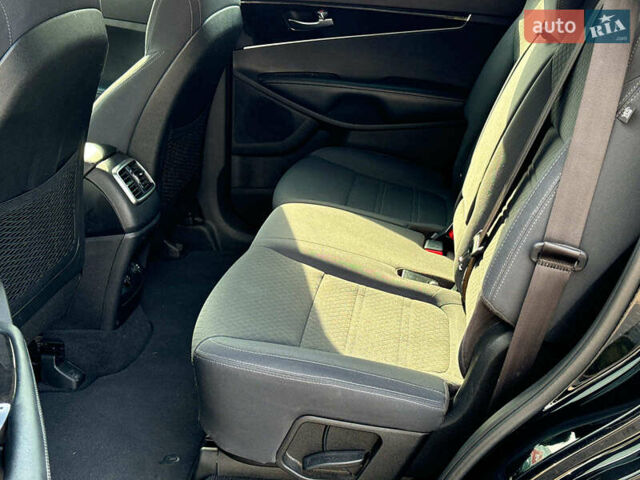 Черный Киа Соренто, объемом двигателя 2.4 л и пробегом 122 тыс. км за 20490 $, фото 20 на Automoto.ua