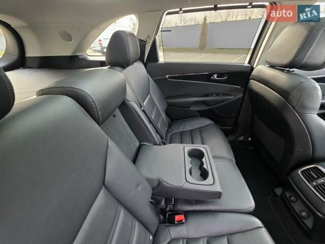 Чорний Кіа Соренто, об'ємом двигуна 2.2 л та пробігом 123 тис. км за 24950 $, фото 64 на Automoto.ua