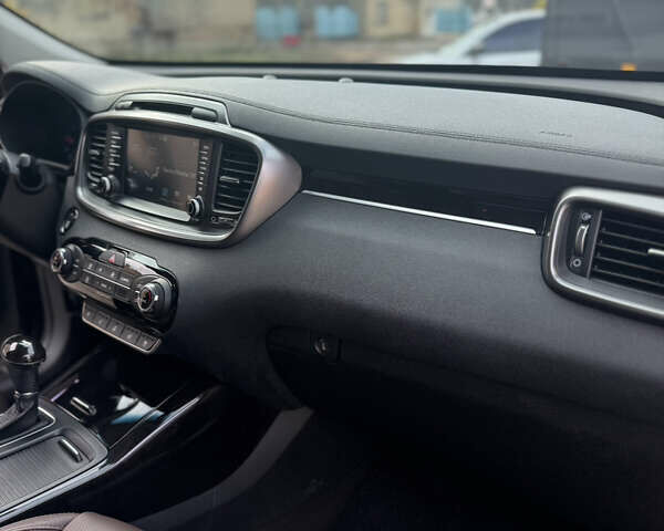 Чорний Кіа Соренто, об'ємом двигуна 2.2 л та пробігом 160 тис. км за 21599 $, фото 23 на Automoto.ua