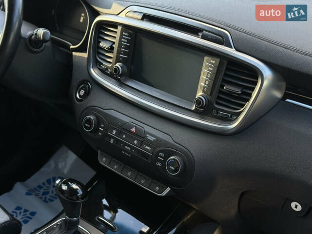 Черный Киа Соренто, объемом двигателя 2.2 л и пробегом 162 тыс. км за 24700 $, фото 10 на Automoto.ua