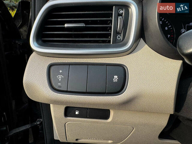 Черный Киа Соренто, объемом двигателя 2.4 л и пробегом 173 тыс. км за 16490 $, фото 12 на Automoto.ua