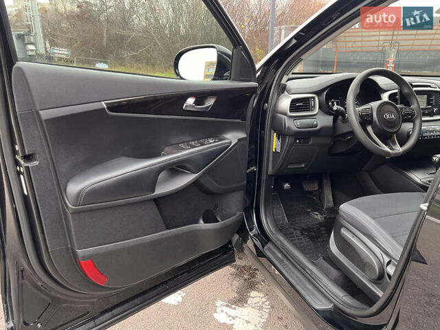 Черный Киа Соренто, объемом двигателя 2.4 л и пробегом 119 тыс. км за 16300 $, фото 11 на Automoto.ua