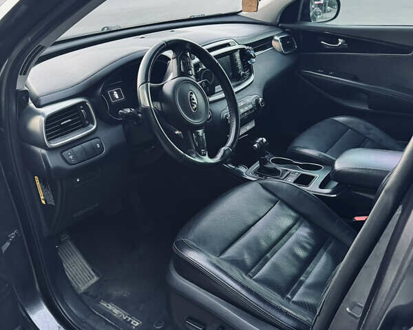 Чорний Кіа Соренто, об'ємом двигуна 2 л та пробігом 160 тис. км за 19000 $, фото 7 на Automoto.ua
