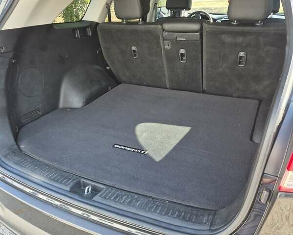 Чорний Кіа Соренто, об'ємом двигуна 2.4 л та пробігом 160 тис. км за 16100 $, фото 11 на Automoto.ua