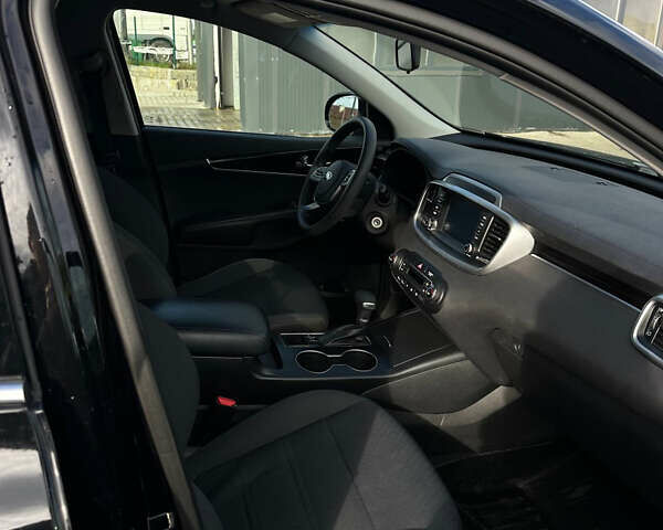 Черный Киа Соренто, объемом двигателя 3.34 л и пробегом 110 тыс. км за 19999 $, фото 20 на Automoto.ua