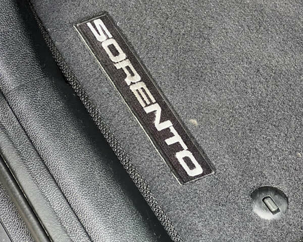 Черный Киа Соренто, объемом двигателя 2.36 л и пробегом 100 тыс. км за 16850 $, фото 48 на Automoto.ua