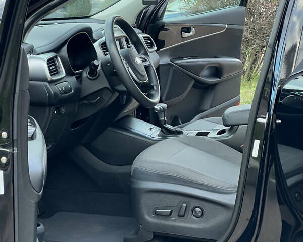 Черный Киа Соренто, объемом двигателя 2.36 л и пробегом 100 тыс. км за 16850 $, фото 26 на Automoto.ua