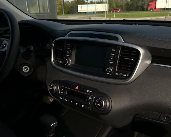 Черный Киа Соренто, объемом двигателя 3.34 л и пробегом 110 тыс. км за 19999 $, фото 21 на Automoto.ua