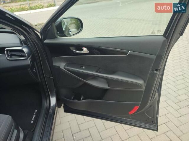 Черный Киа Соренто, объемом двигателя 2.2 л и пробегом 226 тыс. км за 21500 $, фото 9 на Automoto.ua