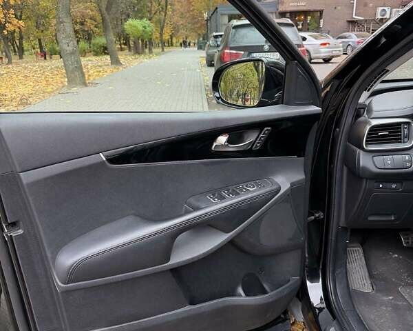 Черный Киа Соренто, объемом двигателя 2.2 л и пробегом 307 тыс. км за 18000 $, фото 3 на Automoto.ua