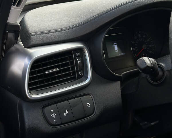 Черный Киа Соренто, объемом двигателя 3.34 л и пробегом 110 тыс. км за 19999 $, фото 16 на Automoto.ua