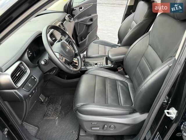 Кіа Соренто 2018 у Вінниці на Automoto.ua Чорний Кіа Соренто, об'ємом двигуна 2.2 л та пробігом 117 тис. км за 24800 $, фото 40 на Automoto.ua