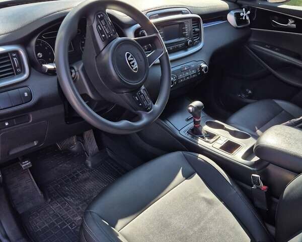 Чорний Кіа Соренто, об'ємом двигуна 2.4 л та пробігом 160 тис. км за 16100 $, фото 9 на Automoto.ua
