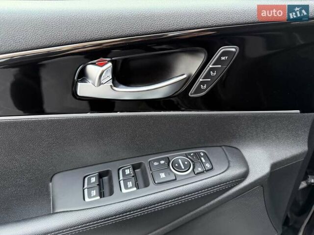 Кіа Соренто 2018 у Вінниці на Automoto.ua Чорний Кіа Соренто, об'ємом двигуна 2.2 л та пробігом 117 тис. км за 24800 $, фото 41 на Automoto.ua