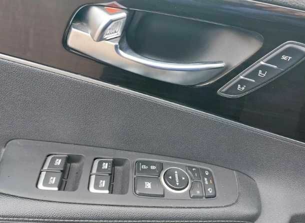 Чорний Кіа Соренто, об'ємом двигуна 2.2 л та пробігом 140 тис. км за 17800 $, фото 8 на Automoto.ua