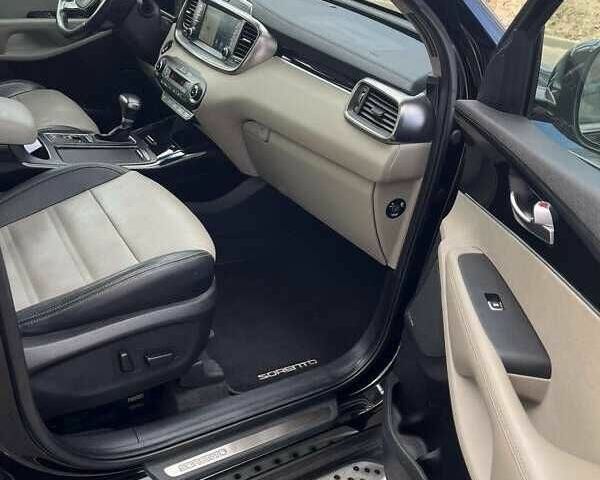 Черный Киа Соренто, объемом двигателя 2.2 л и пробегом 115 тыс. км за 25000 $, фото 5 на Automoto.ua