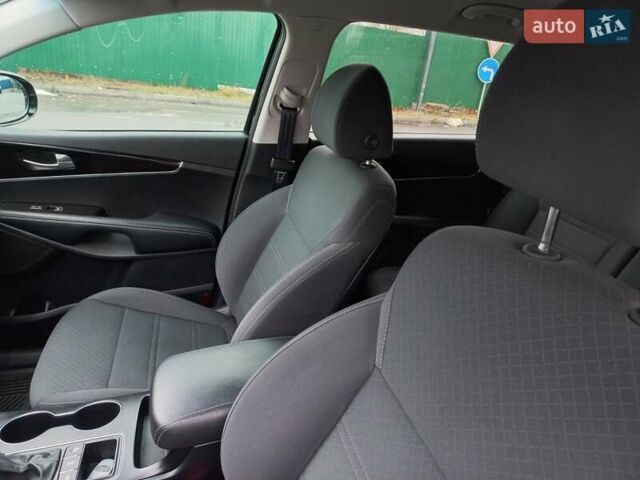 Чорний Кіа Соренто, об'ємом двигуна 3.34 л та пробігом 272 тис. км за 18500 $, фото 26 на Automoto.ua