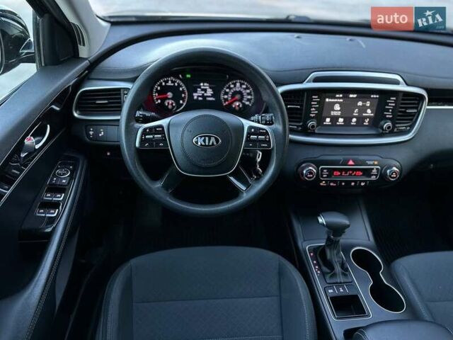 Чорний Кіа Соренто, об'ємом двигуна 3.34 л та пробігом 170 тис. км за 16800 $, фото 21 на Automoto.ua