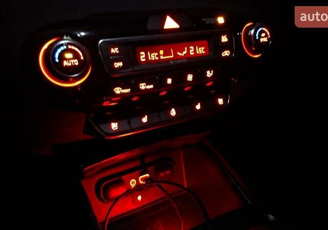 Чорний Кіа Соренто, об'ємом двигуна 2.2 л та пробігом 134 тис. км за 29999 $, фото 71 на Automoto.ua