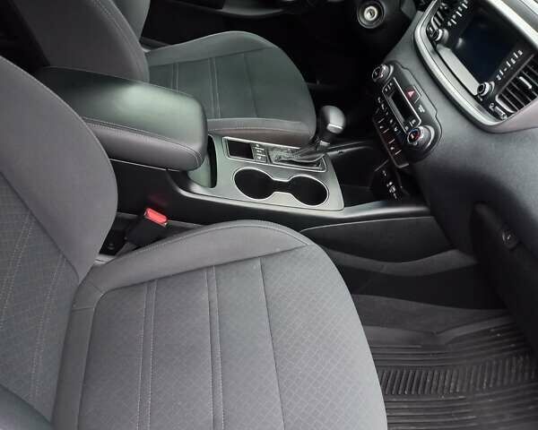 Чорний Кіа Соренто, об'ємом двигуна 3.34 л та пробігом 272 тис. км за 18500 $, фото 41 на Automoto.ua